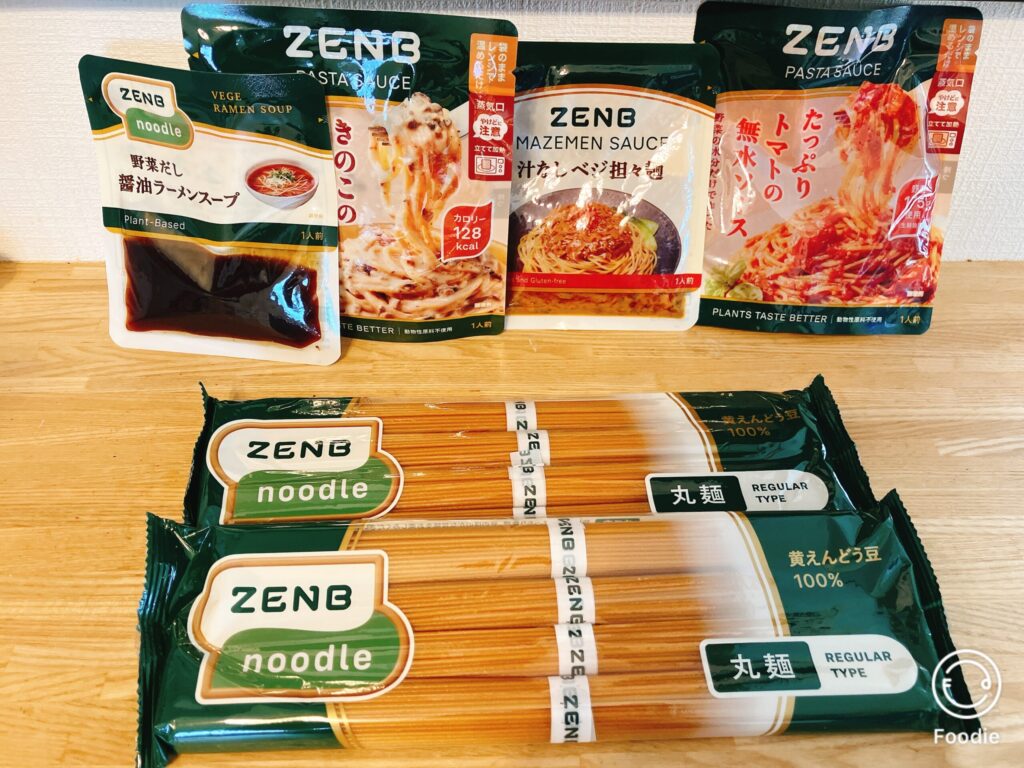 ZENBヌードル丸麺とセットのソース4種類を並べた写真