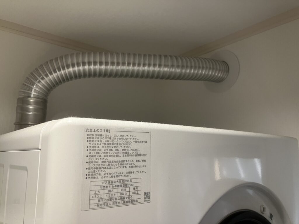 乾太くんの背面に取り付けられた排気ダクト